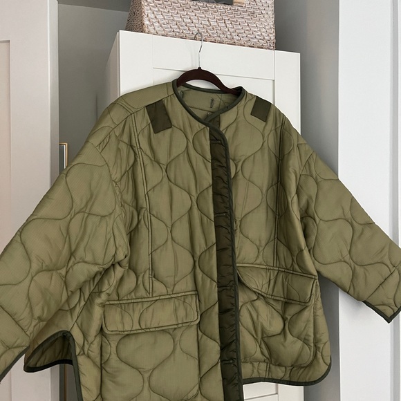 THE FRANKIE SHOP
Green Teddy Quilted Jacket - Picture 5 of 11
